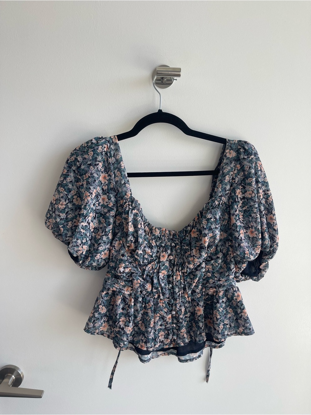 ASTR Smocked Puff Sleeve Floral Top